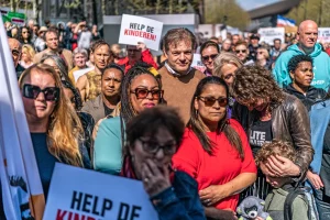 pgroeien-in-armoede-veel-kinderen-voelen-de-gevolgen-van-de-toeslagenaffaire-nog-steeds