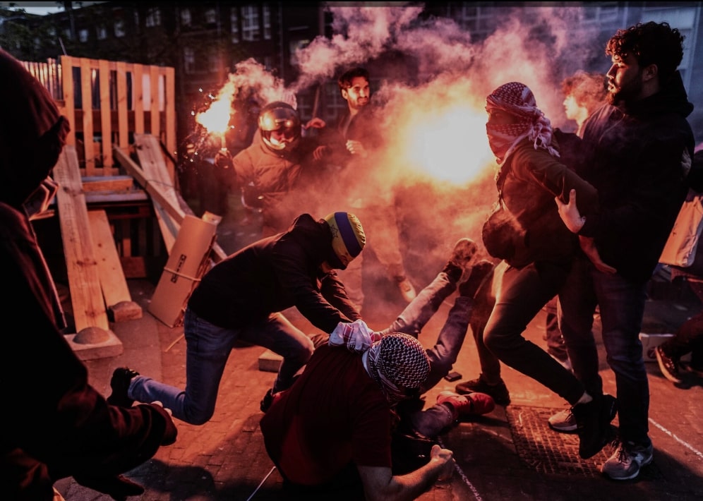 Provocateurs op 7 Mei bij studenten encampment