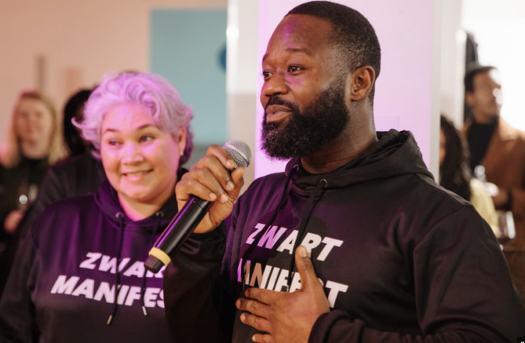 Zwart manifest zegt tegen racisme te strijden. 